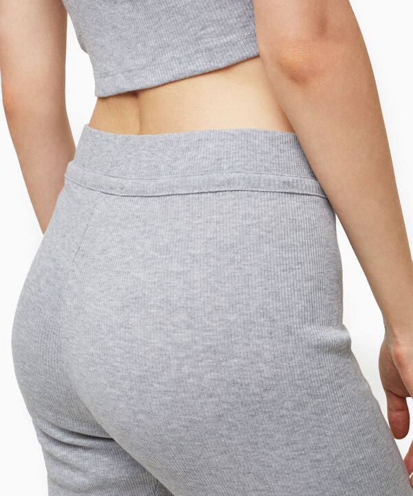 Pantalones basicos para mujer