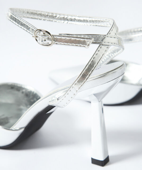 Tacones image number null