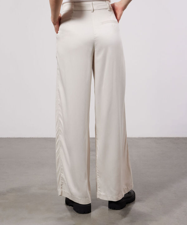 Pantalones básicos para mujer