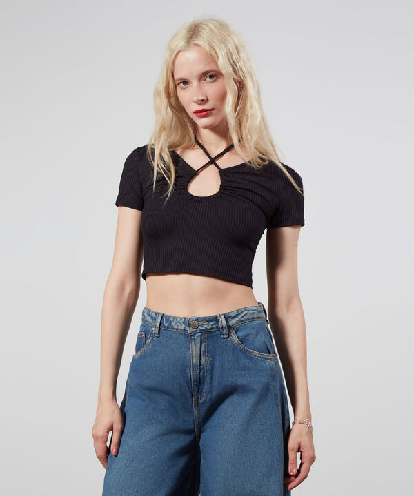 Camiseta Escotada En V Con Cut Out, Negro, hi-res