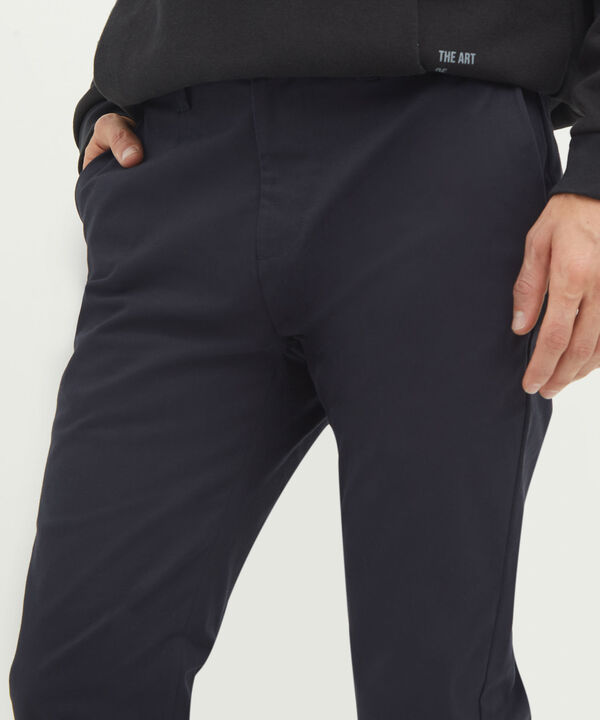 Pantalones basicos para hombre image number null