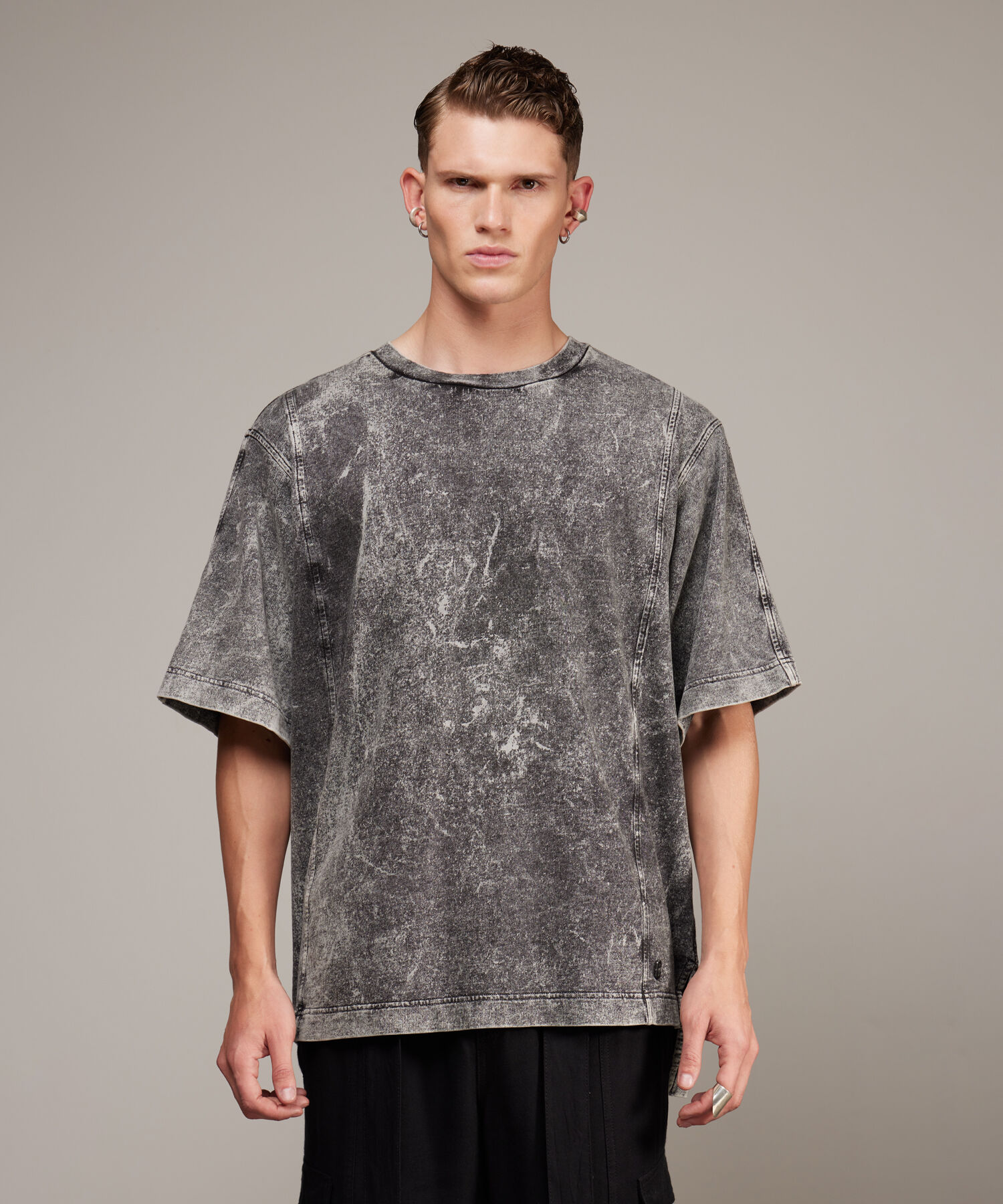 Camiseta gris desgastada outlet