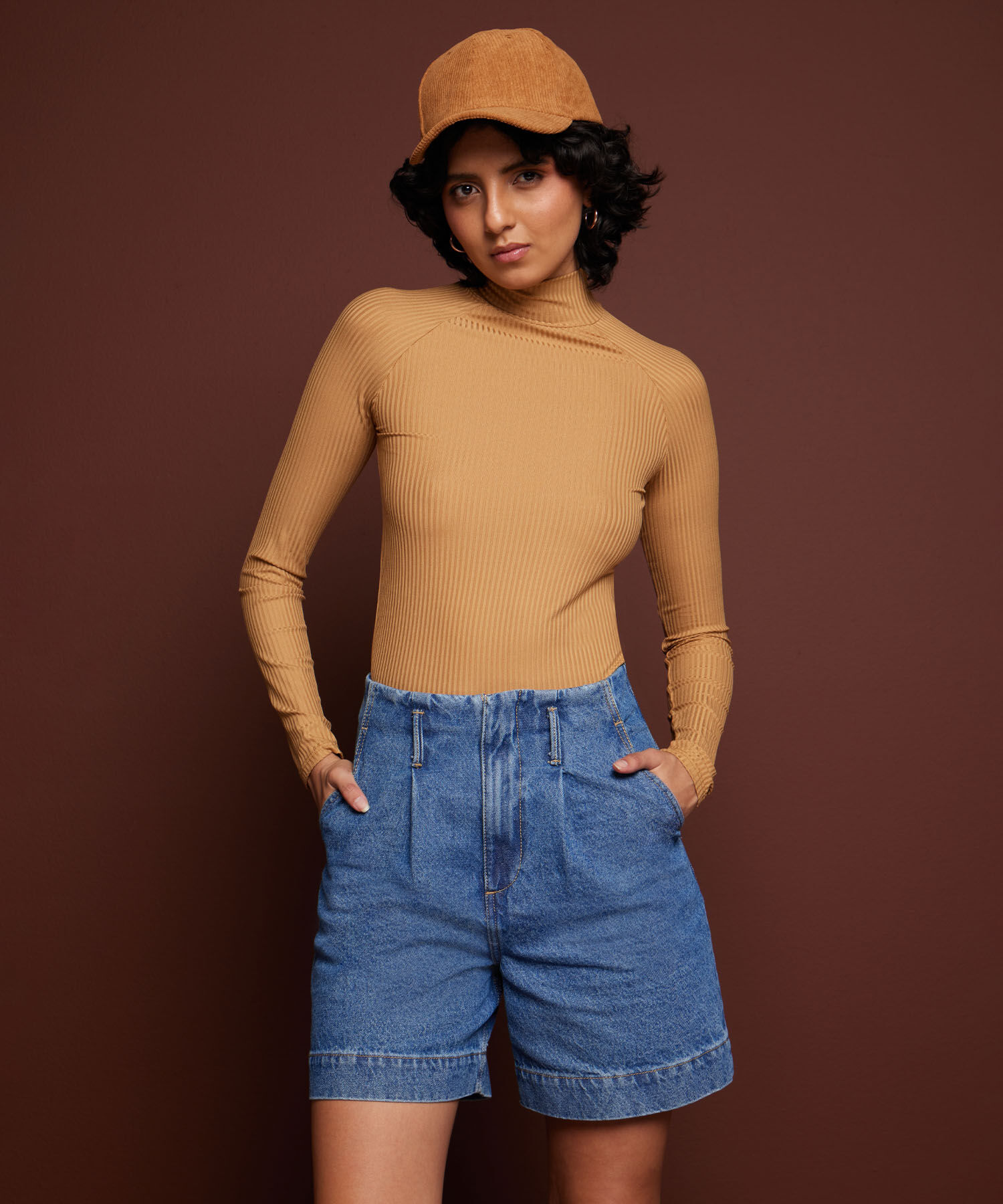 Camisetas basicas cuello alto outlet