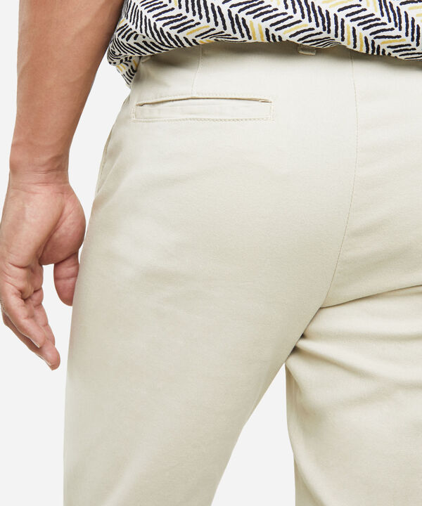 Pantalones b&aacute;sicos para hombre