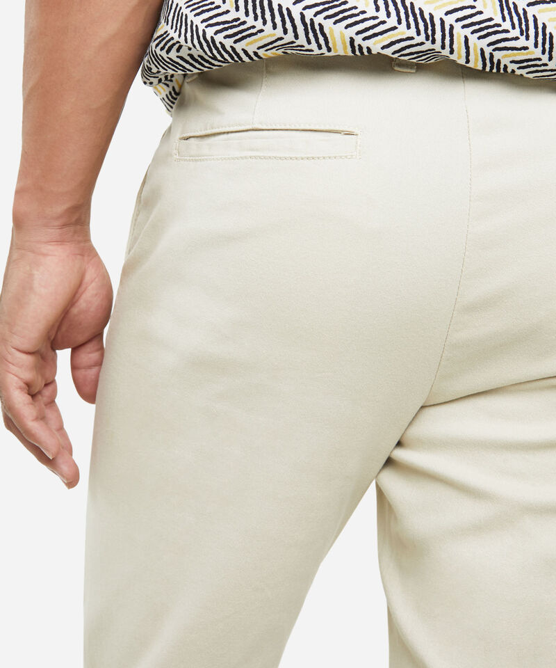 Pantalones b&aacute;sicos para hombre