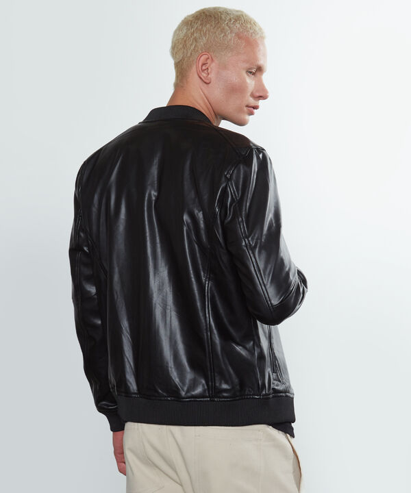 Chaquetas básicas para hombre