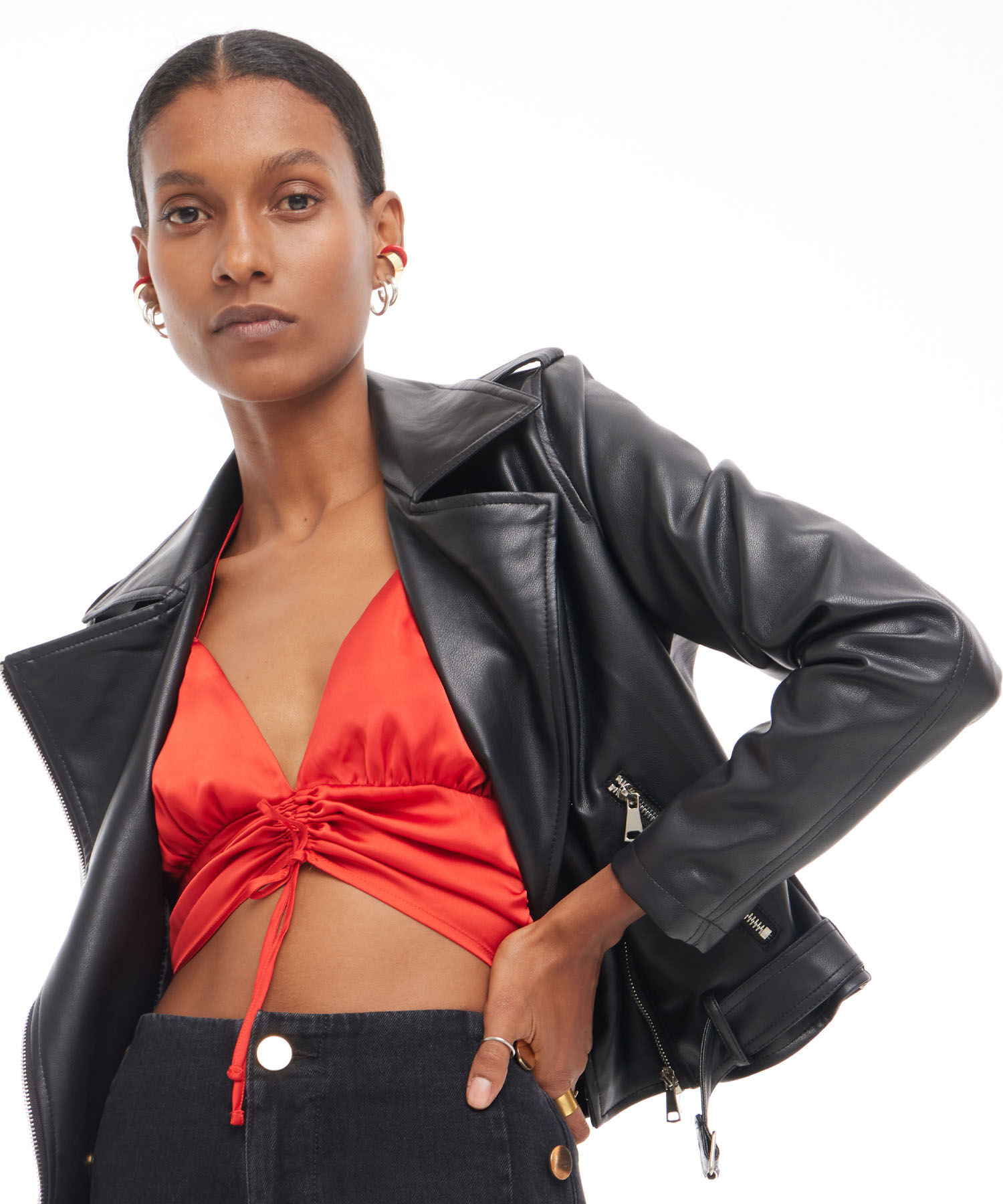 Blusas de cuero para mujer online