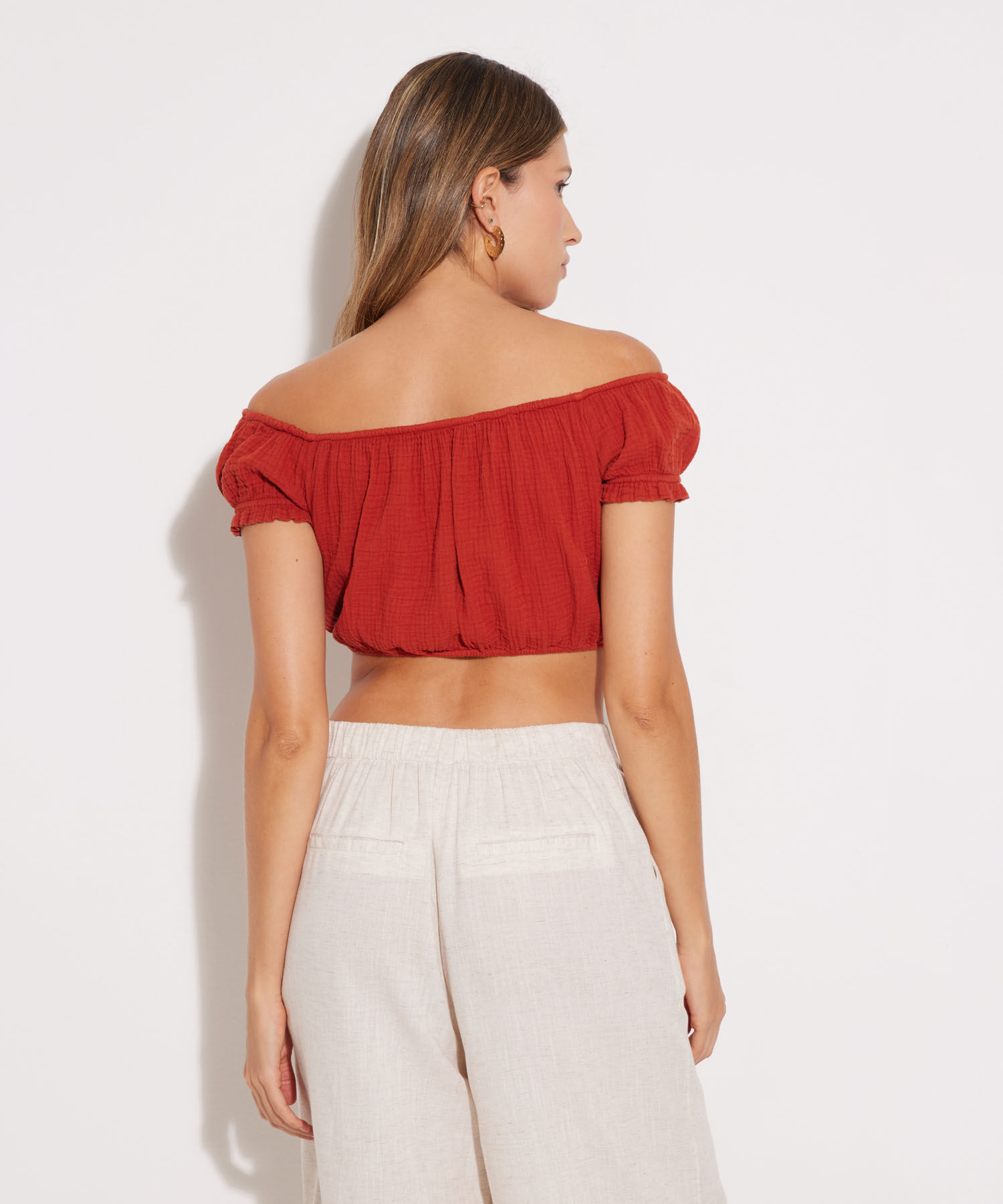 Blusa campesina moderna 2025