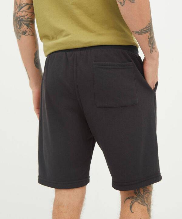 Bermudas básicas para hombre