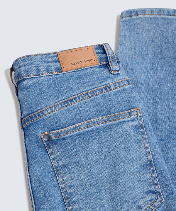 Jeans dama image number null