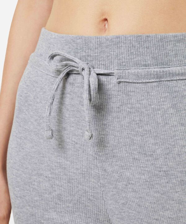 Pantalones basicos para mujer