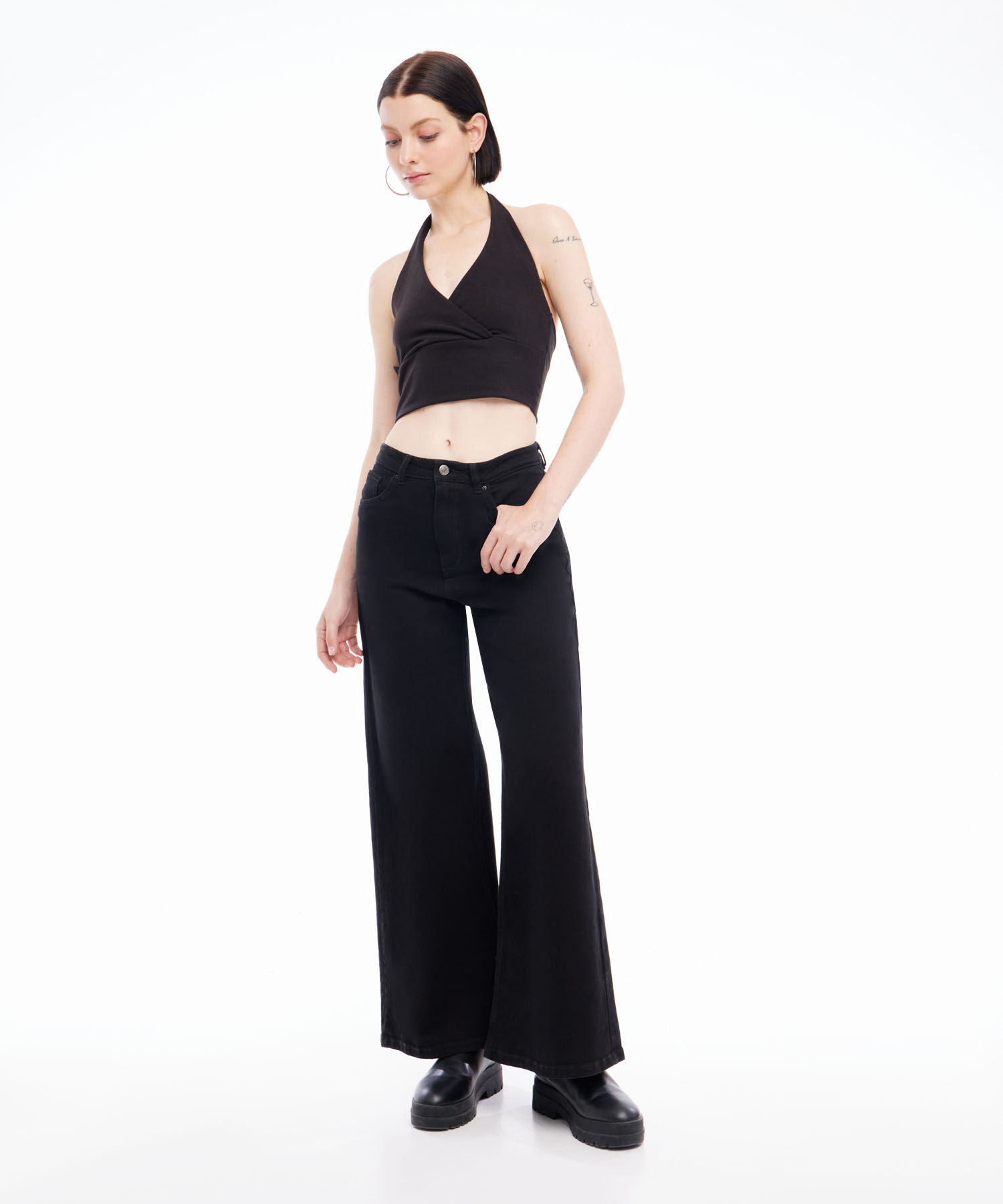 Crop De Rayas Con Cuello Halter En Rib Para Mujer, Negro, hi-res