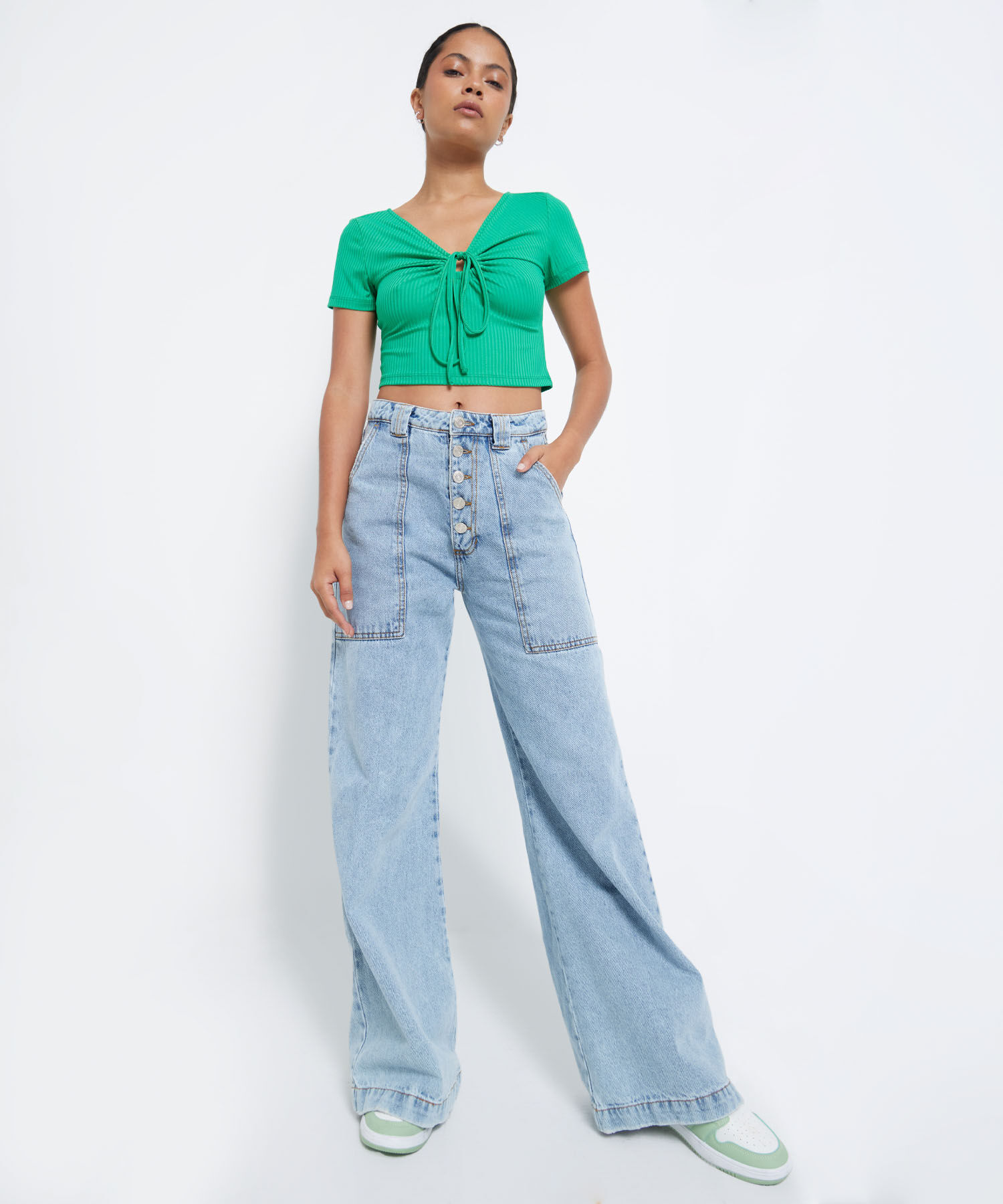 Camiseta Escotada En V Con Cut Out, Verde, hi-res
