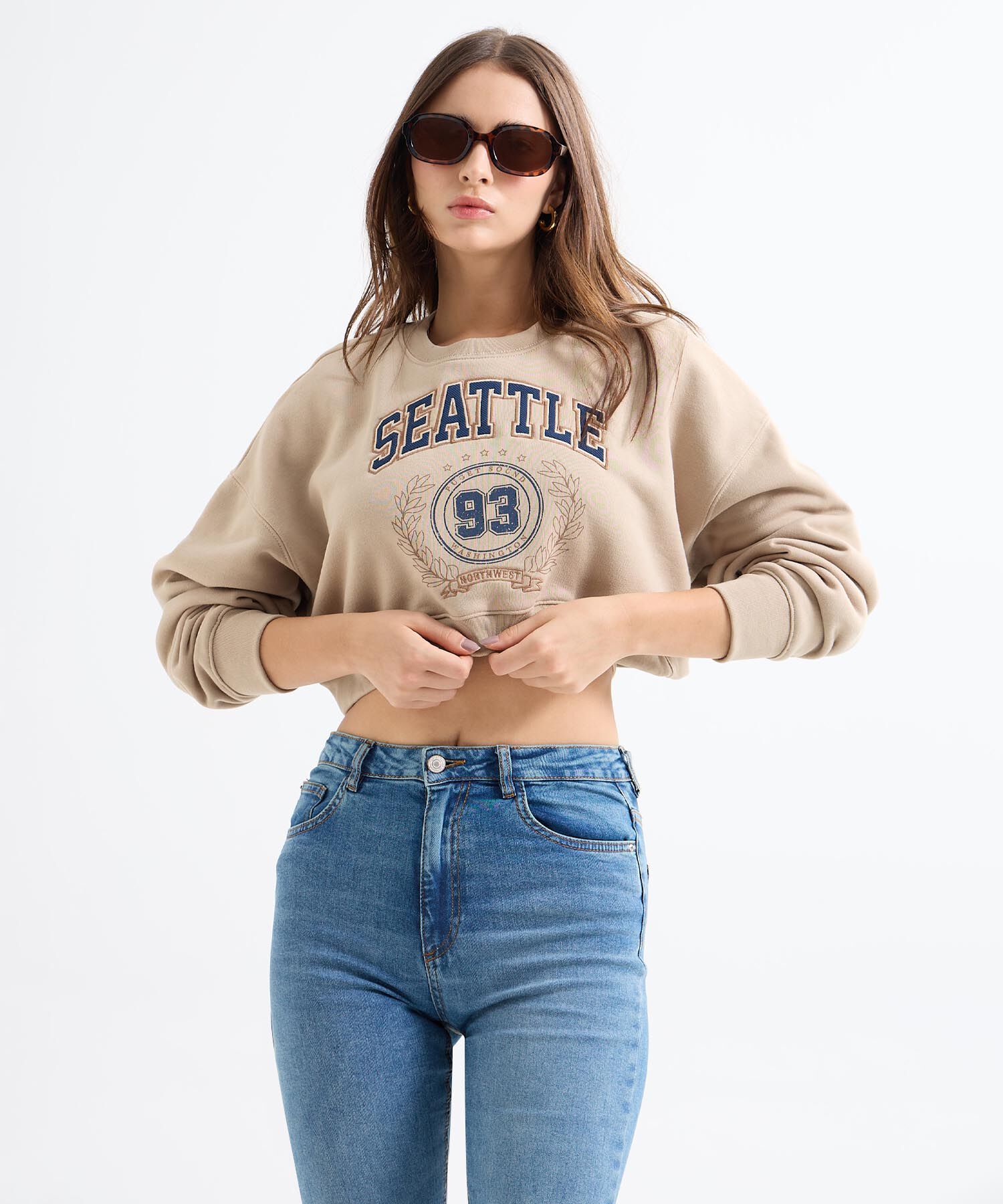 Buzo Crop Bordado Seattle | Compra Online | SEVEN SEVEN