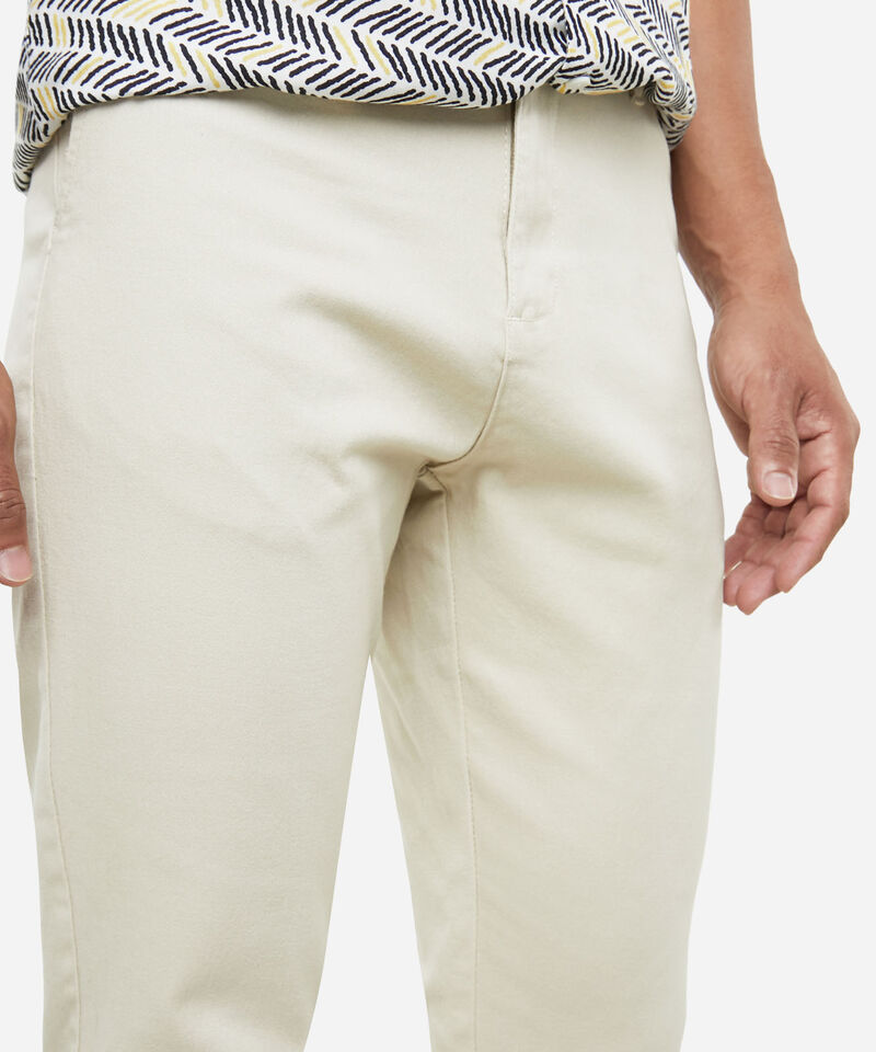 Pantalones b&aacute;sicos para hombre