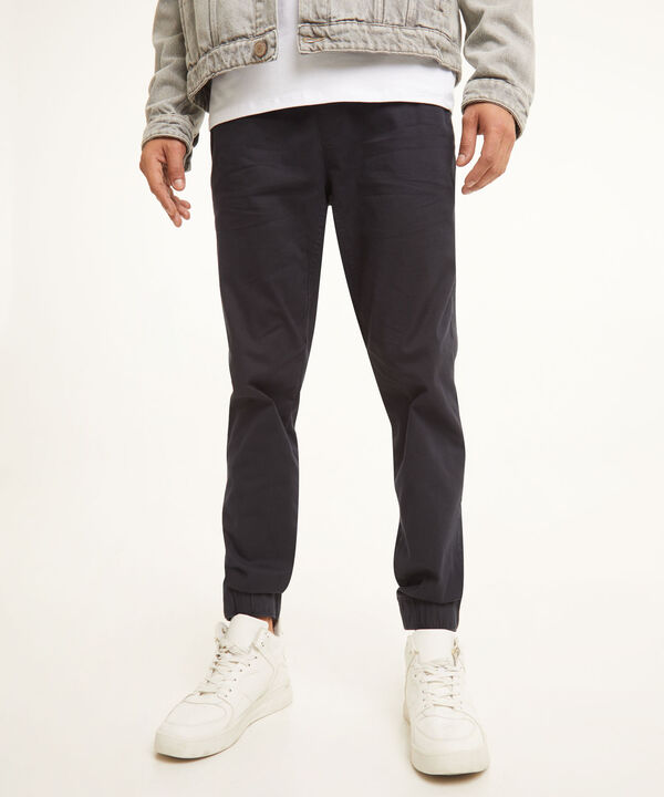Joggers basicos para hombre image number null