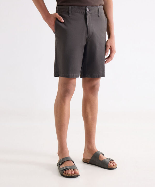 Bermudas tipo chino